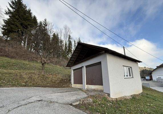 Doppelgarage mit Grube