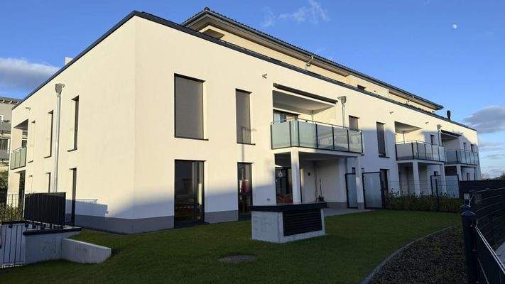 Gebäudeansicht Abend (4)