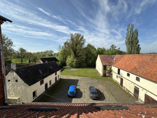 Blick Innenhof Stellplätze