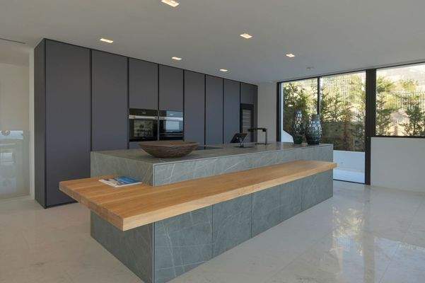 Designerküche mit hochwertiger Ausstattung