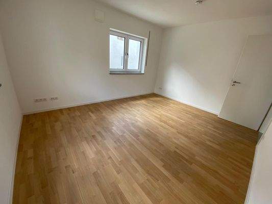 Schlafzimmer mit Eichenparkett.jpg