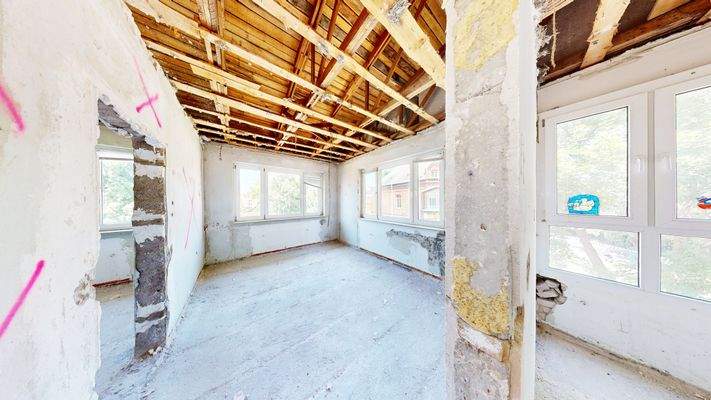 Dachgeschoss mit Blick zum Denkmal