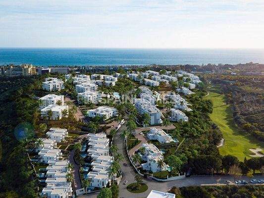 Marbella Townhouses in 5-Star Complex with Privileged Facilities