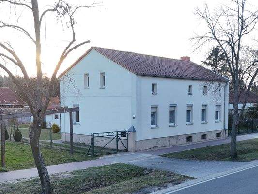 Hausansicht von der Straße