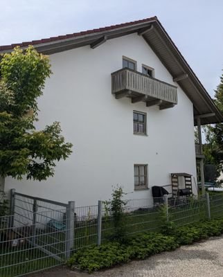 Hausansicht mit Dachgeschoßbalkon