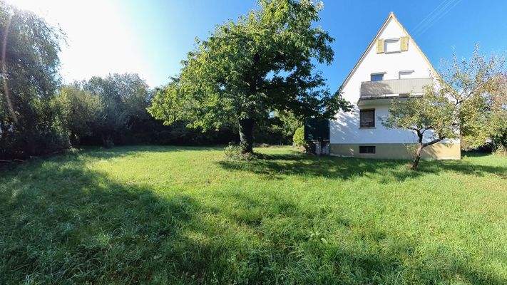 Haus Seite mit Garten