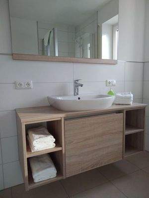 Wohnung 2: chices Bad /WC