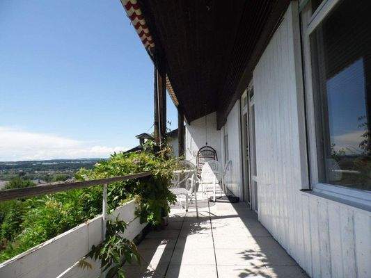 Südbalkon gesamte Hausbreite....JPG