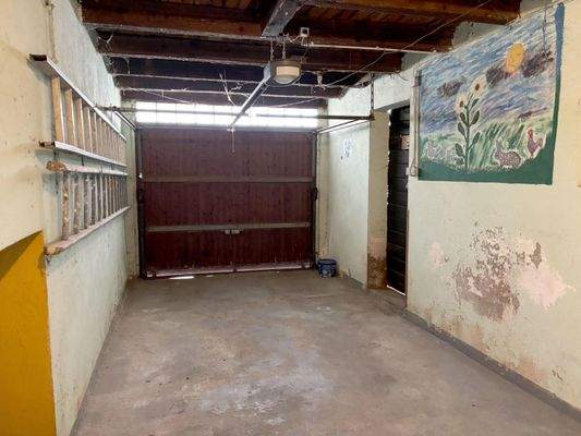 2. Garage neben dem Haus