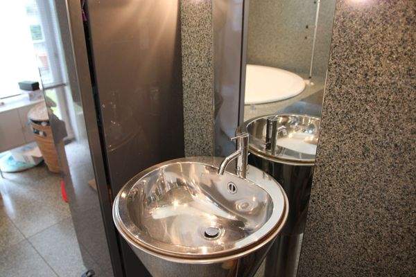 BADEZIMMER MIT ECKBADEWANNE