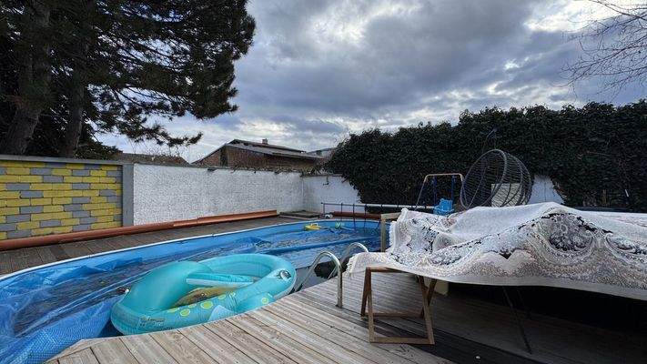 Poolbereich hinter Haus 2