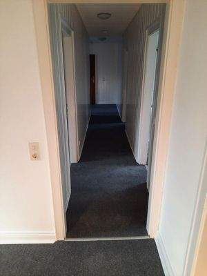 Blick v. Eßzimmer zum Flur 