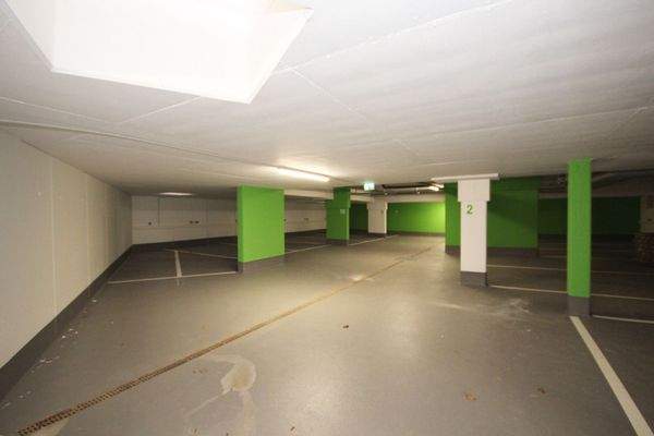 1 x Kfz- und 2 x Motorradstellplatz