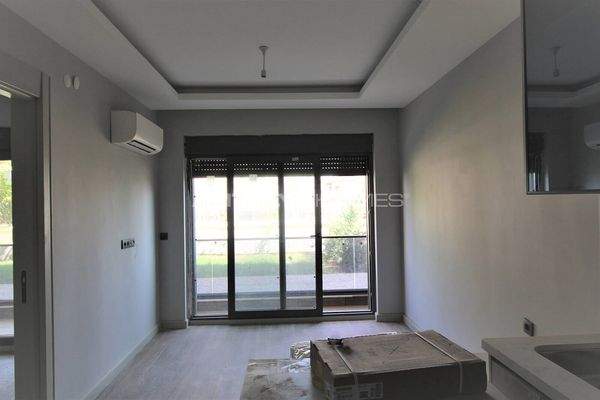 Flats in Project with Communal Pool in Antalya Altintas