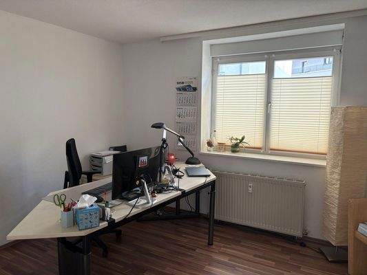 Büro zum Hof gelegen 
