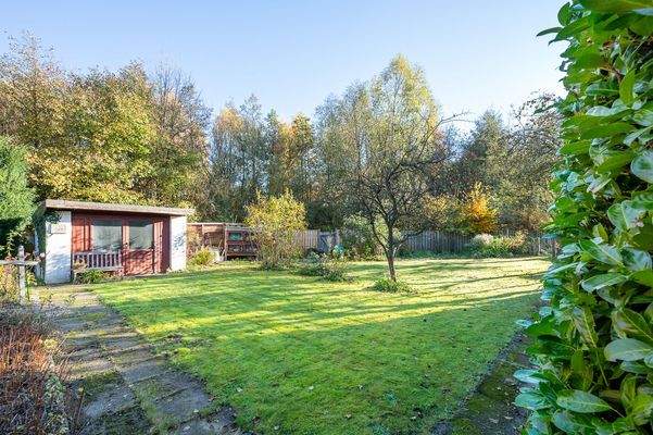 weitläufiger Garten