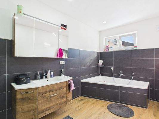 Wohnung 1 - Badezimmer