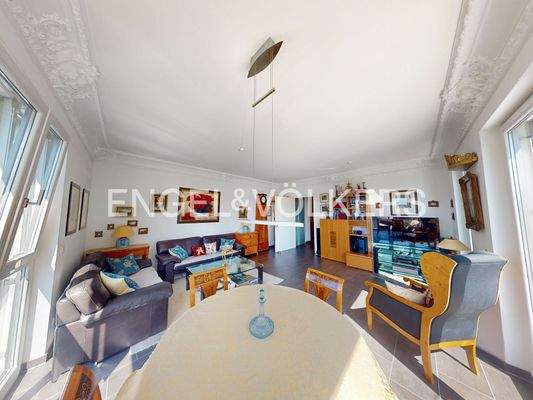 Wohnzimmer mit aufwendigen Stuck Applikationen...