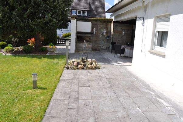 Terrasse mit Kamin 1