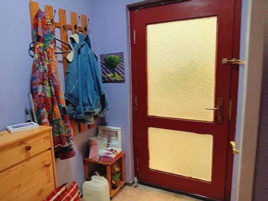  Seitl.Haustür m. Flur Haupth.