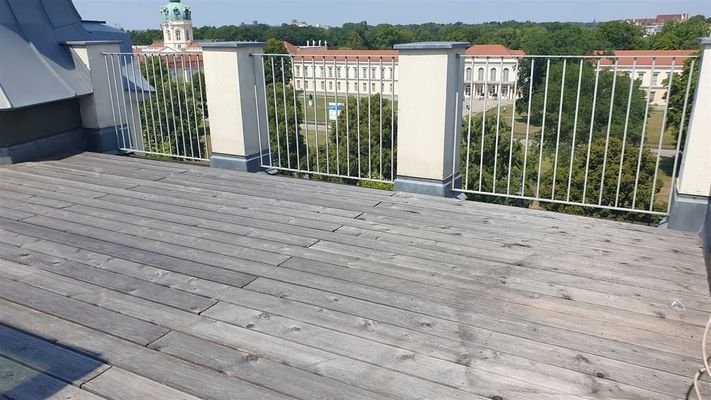 Dach-Terrasse mit Schloßblick