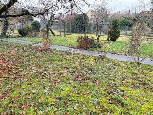 weitere Gartenansicht mit viel Platz zum Spielen