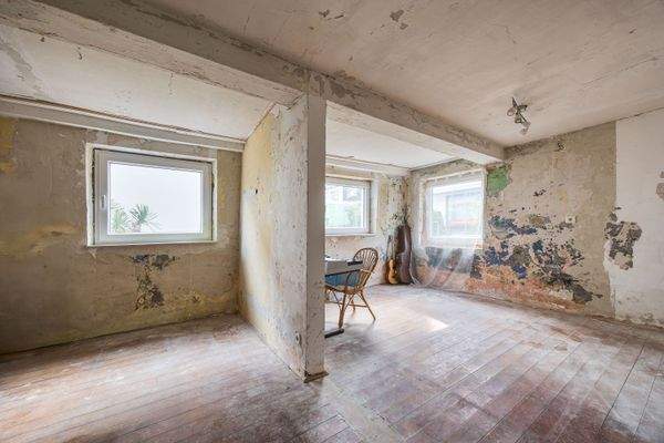 Entkernte, frei gestaltbare Wohneinheit im Erdgeschoss