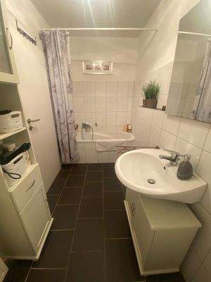 Badezimmer 1 mit Badewanne