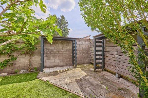 Holzlagermöglichkeiten für den Kaminofen sind schon vorhanden