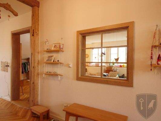  Flur mit INNENFENSTER (Tür) zum Kinderzimmer
