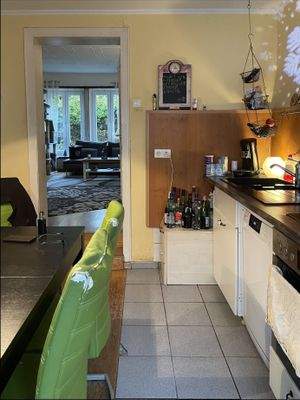 Vorderhaus: Küche mit Essbereich