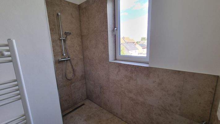 Badezimmer mit Dusche