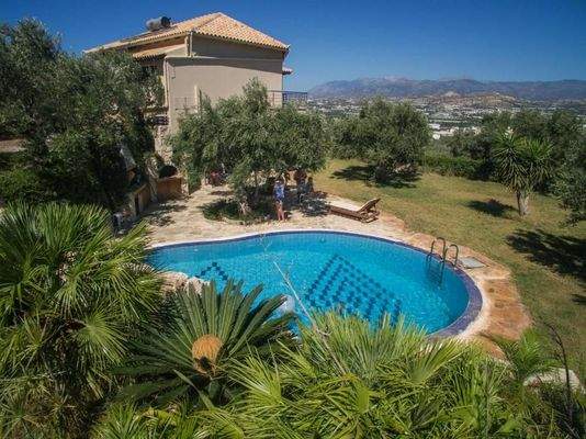 Südostkreta, Vainia: Fantastische zweistöckige freistehende Villa mit Bergblick zu verkaufen
