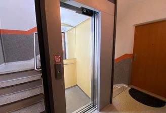 Innenaufzug Treppenhaus