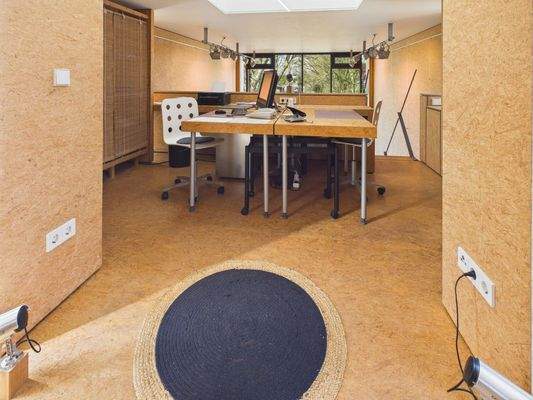 Empore, Atelierhaus -1-