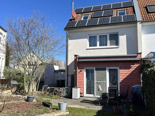 Gartenansicht mit Terrasse