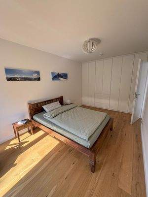 Schlafzimmer mit Einbauschrank