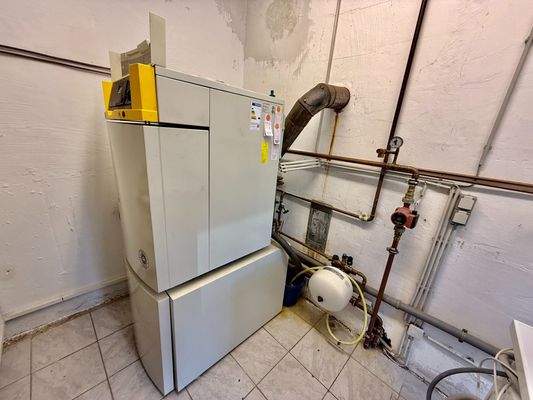 Öl-Zentralheizung mit Warmwasseraufbereitung