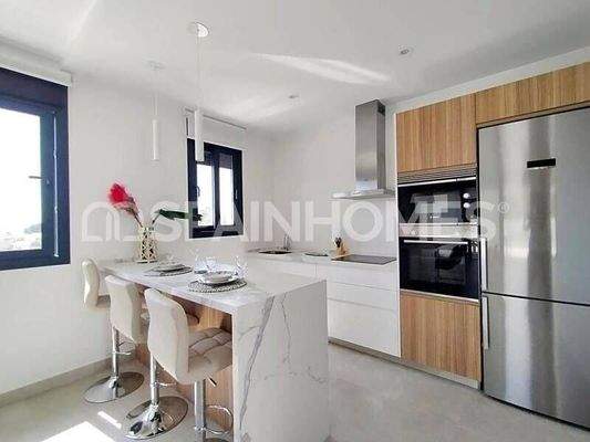 Detached Villas with Pool in Alicante