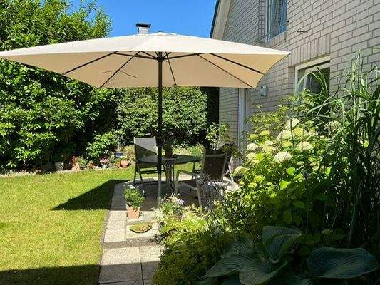 23- Terrasse Blick vom Gartenhaus