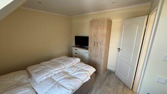 Schlafzimmer 2 DG - 2.jpg