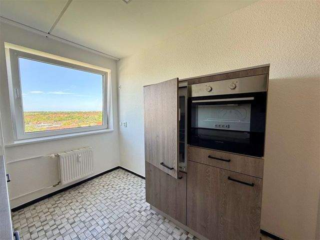 Renovierte 4-Raum-Whg. mit Essdiele, Balkon, Gäste-WC, Abstellraum, Stellplatz uvm. // Kronshagen - Photo 2