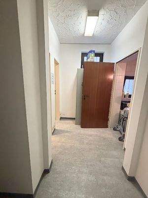 EG MI Flur zum WC und Waschraum.jpeg