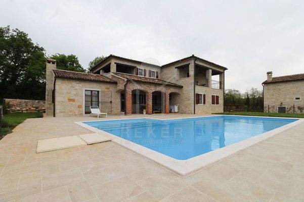 Villa mit Pool