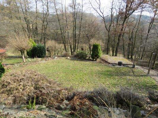 ruhiger und idyllischer Garten 