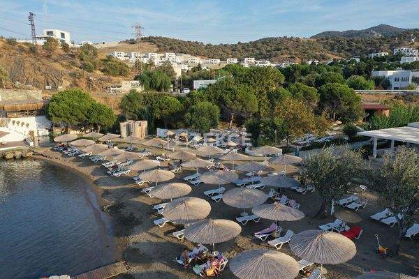 1+1 Apartments in a Beachfront Complex in İzmir Foça