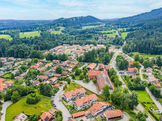 Bad Heilbrunn Ort Blick Richtung Stallauer Weiher und Bad Tölz (Osten)