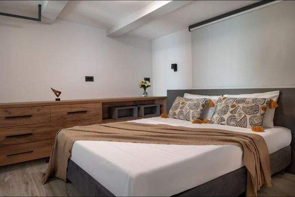 Kreta, Agios Onoufrios: Elegante Villa aus weißem Stein mit Meerblick zu verkaufen