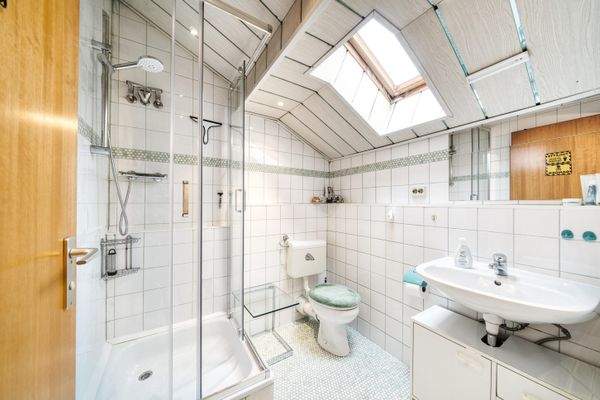 Bad im Dachgeschoss