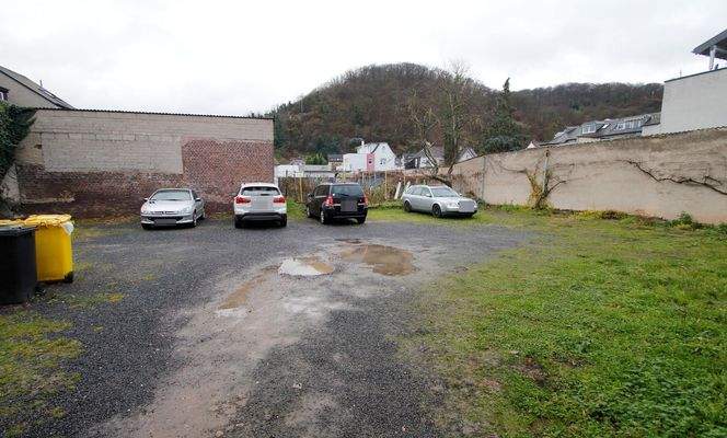 Stellplätze im Hinterhof